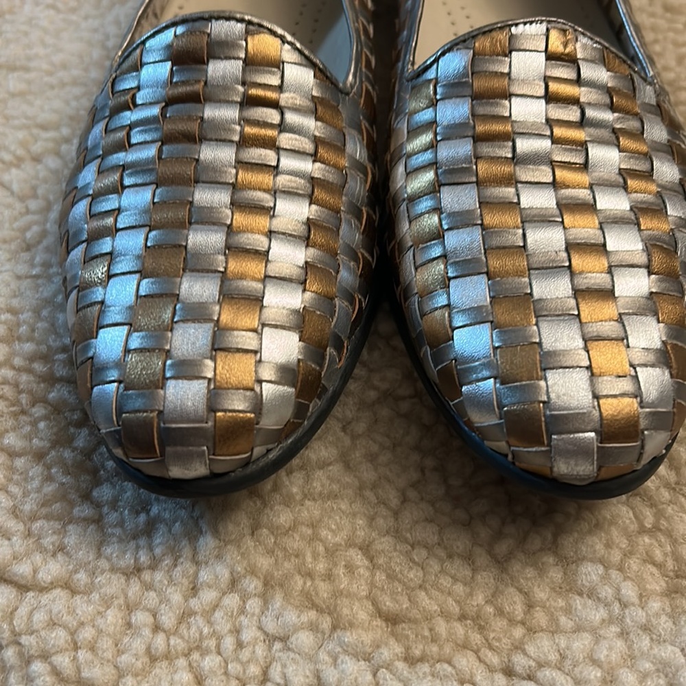 Trotters gold and silver leather slip on shoes - Picture 3 of 16